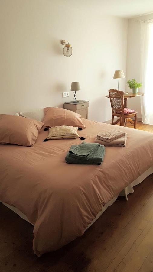 Les Chambres De Marthe Mesnay Exterior photo